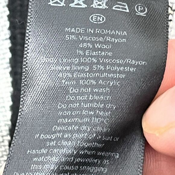 Welcome to my closet! - Picture 7 of 11